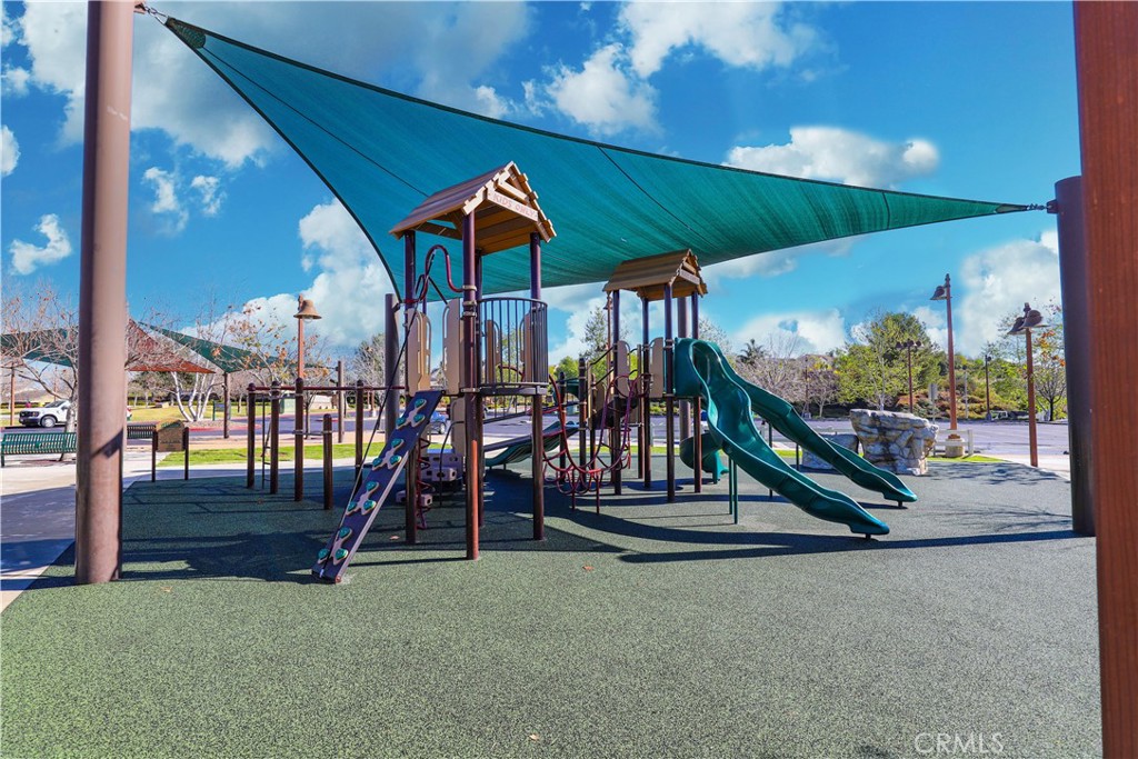 https://media.crmls.org/medias/1cd013a2-b91d-4724-b0e4-aa5359528c42.jpg?preset=X-Large