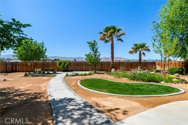 Detail Gallery Image 6 of 55 For 23465 Cherokee Rd, Apple Valley,  CA 92307 - 5 Beds | 3/1 Baths