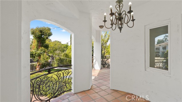 Detail Gallery Image 13 of 50 For 5128 Avenida Hacienda, Tarzana,  CA 91356 - 5 Beds | 4 Baths