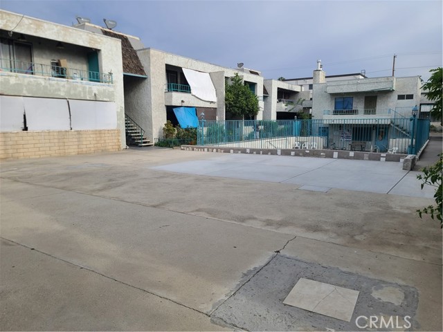 8847 Willis Avenue, D01 photo 16