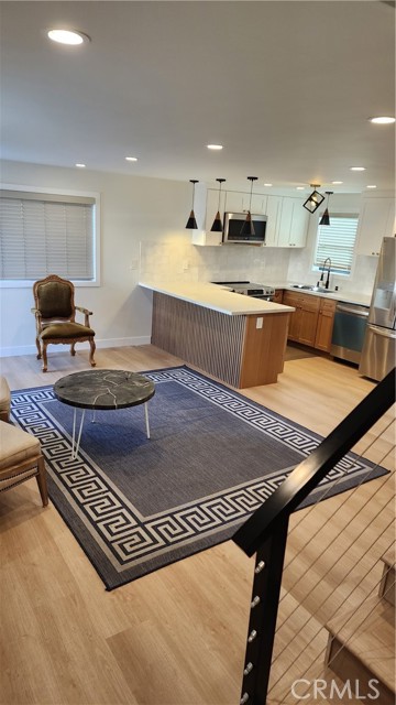 Detail Gallery Image 9 of 23 For 1972 S Corning St, Los Angeles,  CA 90034 - 2 Beds | 2 Baths