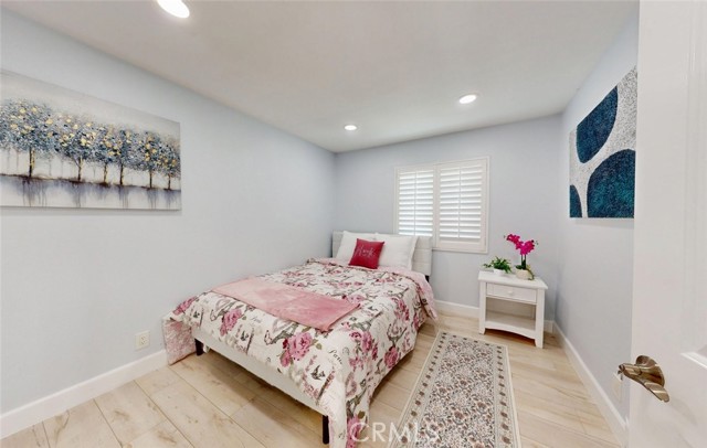 Detail Gallery Image 16 of 32 For 17891 Caledonia Cir, Huntington Beach,  CA 92647 - 5 Beds | 3/2 Baths