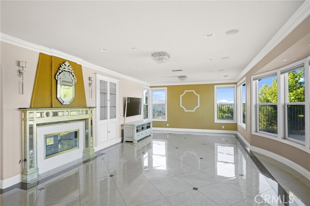 Detail Gallery Image 10 of 55 For 7370 Chantilly Ln, Tujunga,  CA 91042 - 6 Beds | 4 Baths