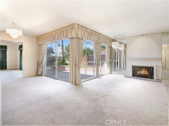 Living Room / Dining area