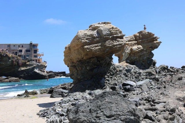 31685 3RD Avenue, Laguna Beach CA: https://media.crmls.org/medias/1cd47883-a5d1-4547-908c-bebd5033f66b.jpg