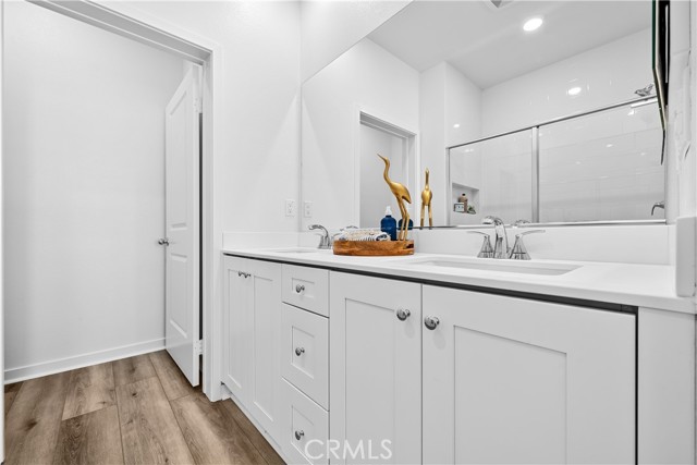 Detail Gallery Image 17 of 28 For 9423 N Sepulveda Blvd. #2,  North Hills,  CA 91343 - 3 Beds | 3 Baths