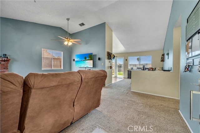 3112 Edwards Avenue, Rosamond CA: https://media.crmls.org/medias/1cd50a82-a8f0-4d11-9f5e-d44be292e879.jpg