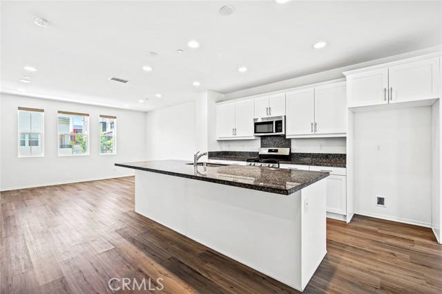 Detail Gallery Image 8 of 49 For 9560 Hammock Place, Rancho Cucamonga,  CA 91730 - 4 Beds | 3/1 Baths