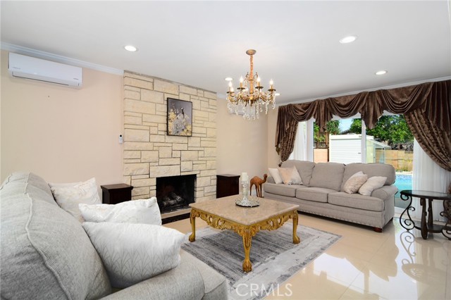 Detail Gallery Image 7 of 42 For 6508 Moorcroft Ave, Woodland Hills,  CA 91303 - 5 Beds | 3/1 Baths