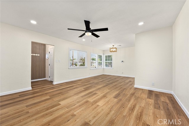 121 Myrtle Street, Bakersfield CA: https://media.crmls.org/medias/1cd7b9d8-15cd-46c7-9b8a-2be68faa8536.jpg