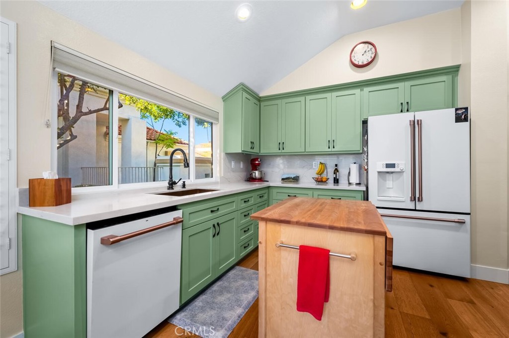 MLS #OC25273141 image #11