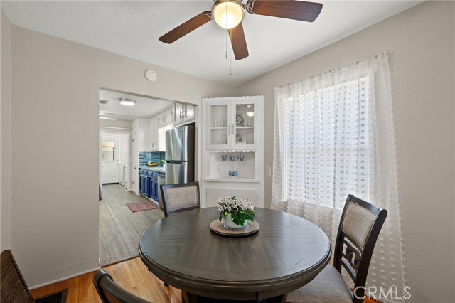 2702 Worthington Avenue, Bakersfield CA: https://media.crmls.org/medias/1cd81df2-1d7f-4b43-aabd-a57f3886b9aa.jpg