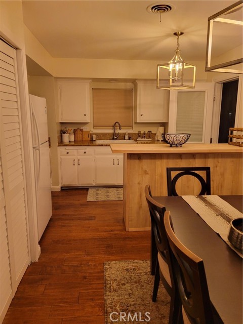 Detail Gallery Image 7 of 19 For 208 W 37th, Long Beach,  CA 90807 - 2 Beds | 2 Baths