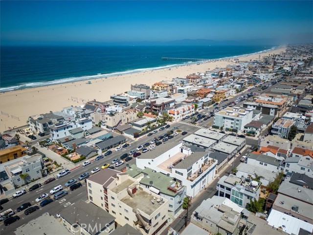 302 Hermosa Ave, Hermosa Beach, California 90254, 3 Bedrooms Bedrooms, ,2 BathroomsBathrooms,Residential,Sold,Hermosa Ave,SB22170043