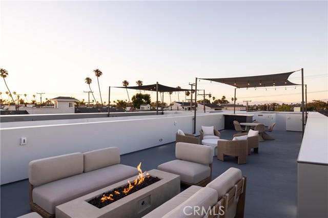 1315 Ocean Avenue, Seal Beach CA: https://media.crmls.org/medias/1cd8fef9-b9ff-4f86-b75d-246a8550641b.jpg