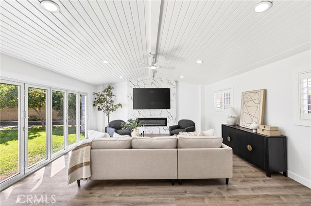 Detail Gallery Image 11 of 54 For 1626 E 15th, Santa Ana,  CA 92701 - 4 Beds | 2 Baths