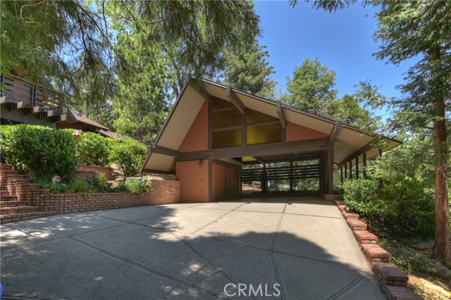 27280 Peninsula Drive, Lake Arrowhead CA: https://media.crmls.org/medias/1cda95a2-1a37-4327-b5d8-8ba0443bceae.jpg