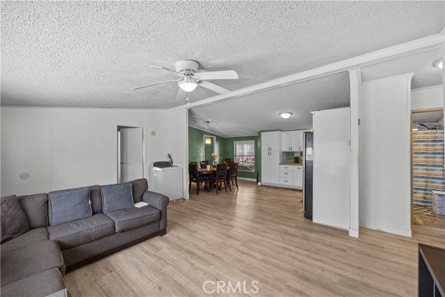 3900 S Temescal St, Corona CA: https://media.crmls.org/medias/1cdb124a-5f56-4147-87ca-3a1c0e94f0dd.jpg