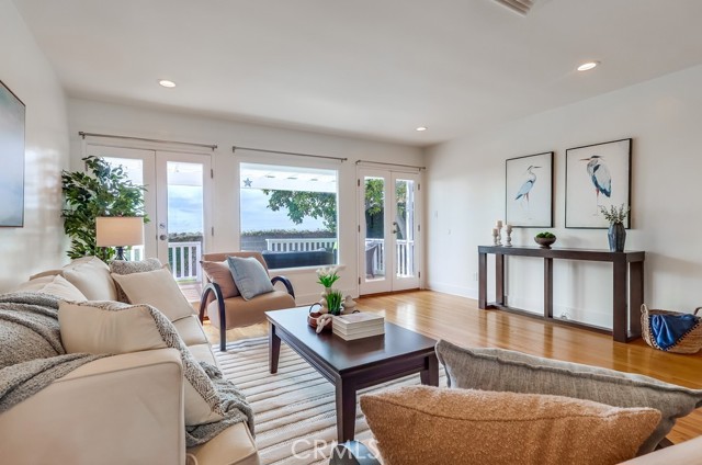 Detail Gallery Image 4 of 18 For 677 W 37th St, San Pedro,  CA 90731 - 3 Beds | 2 Baths