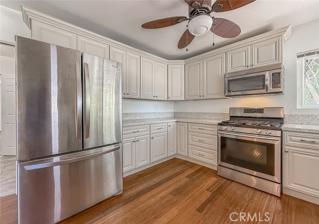 Detail Gallery Image 12 of 39 For 24022 Wildwood Canyon Rd, Newhall,  CA 91321 - 3 Beds | 2 Baths