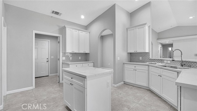 Detail Gallery Image 4 of 37 For 11181 5th Ave, Hesperia,  CA 92345 - 4 Beds | 2/1 Baths