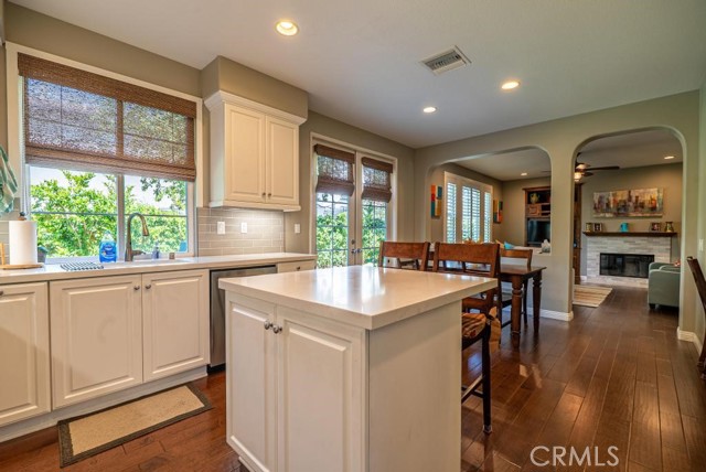 Detail Gallery Image 8 of 54 For 24141 Breton Ct, Valencia,  CA 91355 - 4 Beds | 2/1 Baths