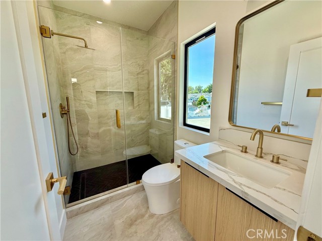 Detail Gallery Image 3 of 15 For 22132 Gault St, Canoga Park,  CA 91303 - 1 Beds | 1 Baths