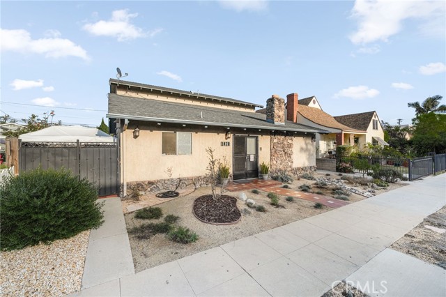 1070 Freeman Avenue, Long Beach CA: https://media.crmls.org/medias/1cdcb532-5ee3-4bdb-b660-3b1044559334.jpg