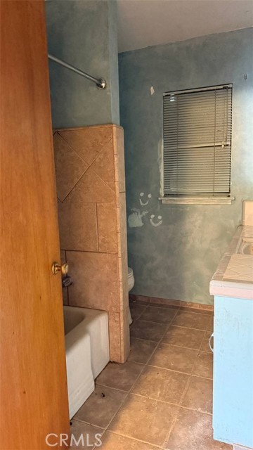 Detail Gallery Image 10 of 19 For 2452 S Holloway Ave, Fresno,  CA 93725 - 3 Beds | 1 Baths