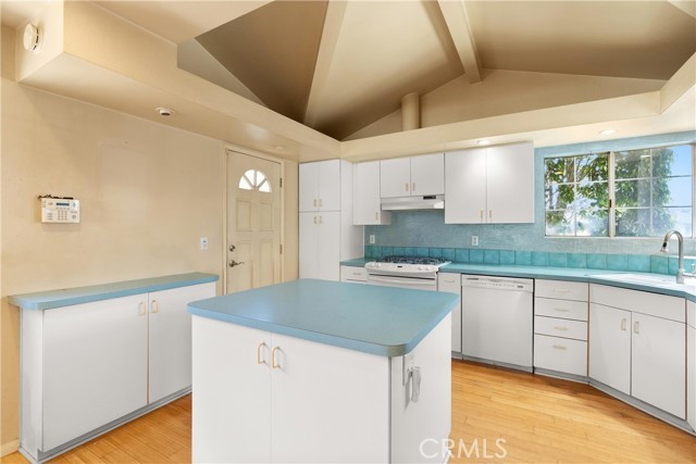Detail Gallery Image 9 of 33 For 18361 Delaware St, Huntington Beach,  CA 92648 - 4 Beds | 2 Baths