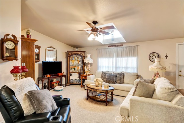 Detail Gallery Image 7 of 42 For 45465 25th St #8,  Lancaster,  CA 93535 - 5 Beds | 2 Baths