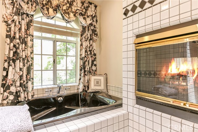 Detail Gallery Image 19 of 40 For 27442 Meadow Bay Dr, Lake Arrowhead,  CA 92352 - 4 Beds | 3/1 Baths