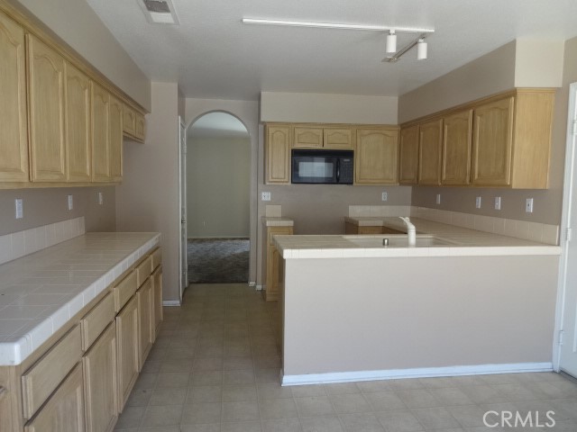 Detail Gallery Image 4 of 25 For 19595 Ironside Dr, Apple Valley,  CA 92308 - 2 Beds | 2 Baths