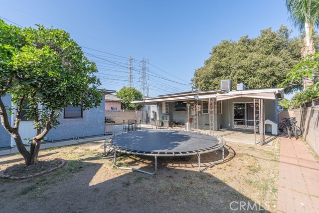 6933 Delta Avenue, Long Beach CA: https://media.crmls.org/medias/1cde1a6f-61ce-45cc-9365-eeb83e0392ce.jpg