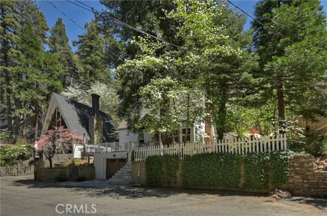 Detail Gallery Image 3 of 33 For 27899 Rainbow Dr, Lake Arrowhead,  CA 92352 - 3 Beds | 1/1 Baths