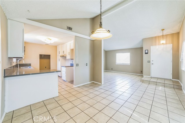 Detail Gallery Image 4 of 33 For 15056 Dakota St, Victorville,  CA 92394 - 3 Beds | 2 Baths