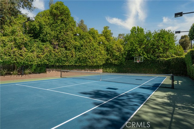 Detail Gallery Image 10 of 55 For 4851 Corbin Ave, Tarzana,  CA 91356 - 6 Beds | 6 Baths