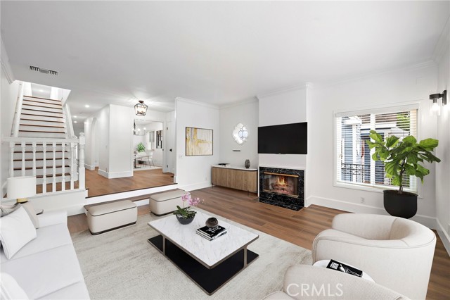 Detail Gallery Image 3 of 35 For 377 Roycroft Ave, Long Beach,  CA 90814 - 4 Beds | 2/1 Baths