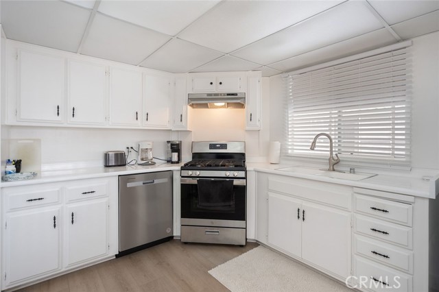 Detail Gallery Image 4 of 23 For 4095 Fruit St #870,  La Verne,  CA 91750 - 2 Beds | 2 Baths