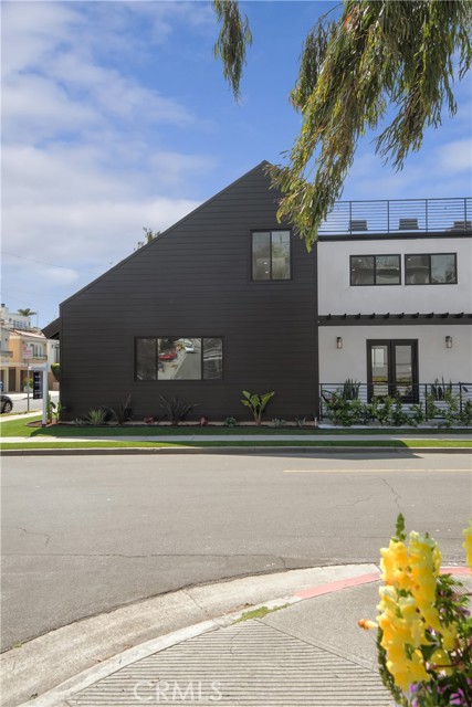 305 Ardmore Avenue, Hermosa Beach, California 90254, 4 Bedrooms Bedrooms, ,3 BathroomsBathrooms,Residential,Sold,Ardmore,SB23061574