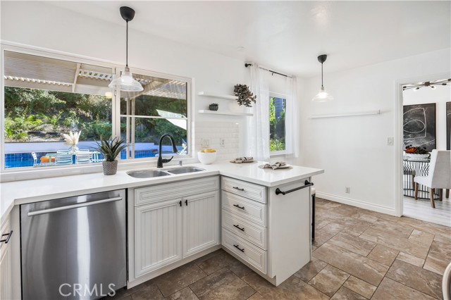 23928 Sunset Crossing Road, Diamond Bar CA: https://media.crmls.org/medias/1cdf49e6-8a45-45d4-a3f9-d788b82aafe5.jpg