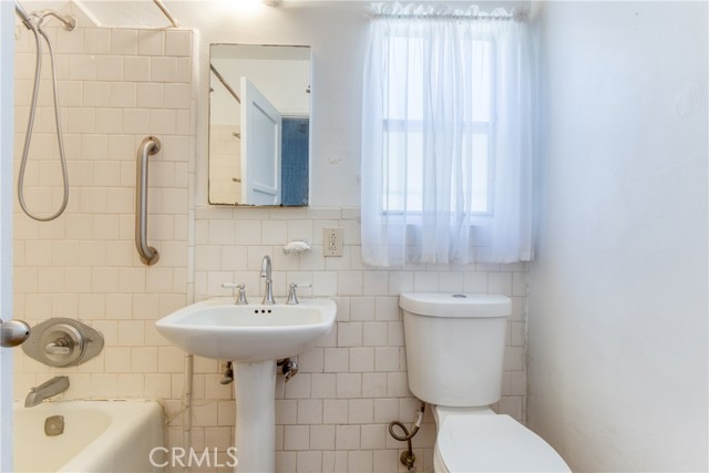 Detail Gallery Image 16 of 28 For 2107 Cyril Ave, Los Angeles,  CA 90032 - 3 Beds | 1 Baths