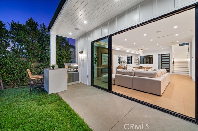 5945 Hesperia Avenue, Encino CA: https://media.crmls.org/medias/1ce08b2e-a852-4213-a321-a569bf84f21d.jpg