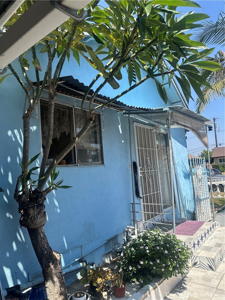https://media.crmls.org/medias/1ce0db18-7aa2-4c67-8c1f-c37a8454f1b1.jpg?preset=X-Large