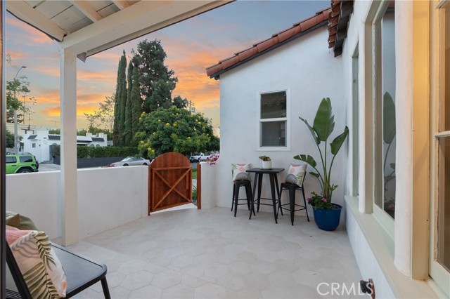 Detail Gallery Image 5 of 38 For 3159 Ivy St, Los Angeles,  CA 90034 - 3 Beds | 2 Baths