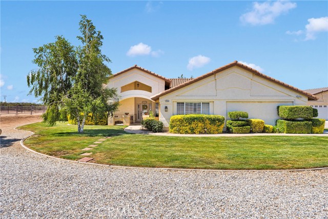 12958 Ranchero Road, Oak Hills CA: https://media.crmls.org/medias/1ce1620f-fbdb-4d40-8d77-2f0dc6aeabc9.jpg