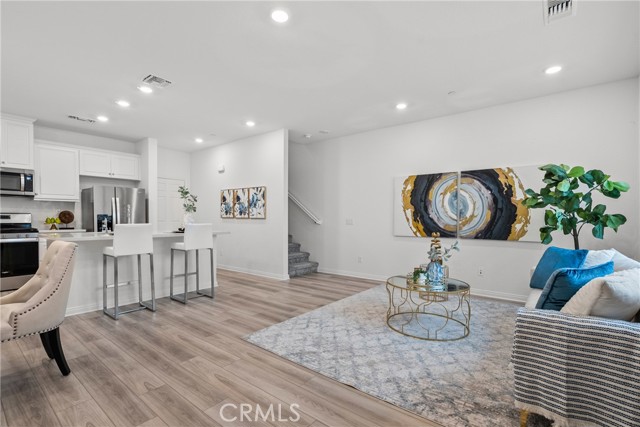 3981 E Huntington Street, Ontario CA: https://media.crmls.org/medias/1ce18cce-f4a6-4827-b33a-520a563e2e68.jpg
