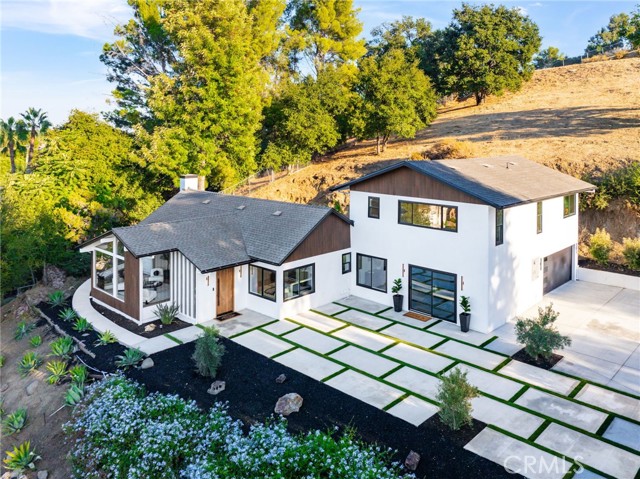 9425 Gierson Avenue, Chatsworth CA: https://media.crmls.org/medias/1ce2f69f-dea4-42e3-b60a-5eef60ae4ee6.jpg