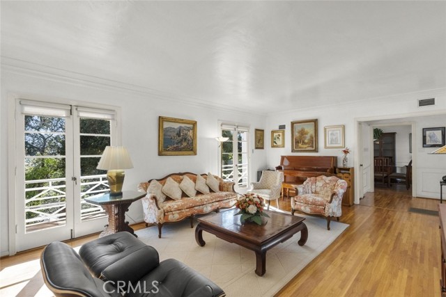 1815 Las Flores Drive, Glendale CA: https://media.crmls.org/medias/1ce31c63-f3ac-4f1d-a151-1d1bcc731444.jpg