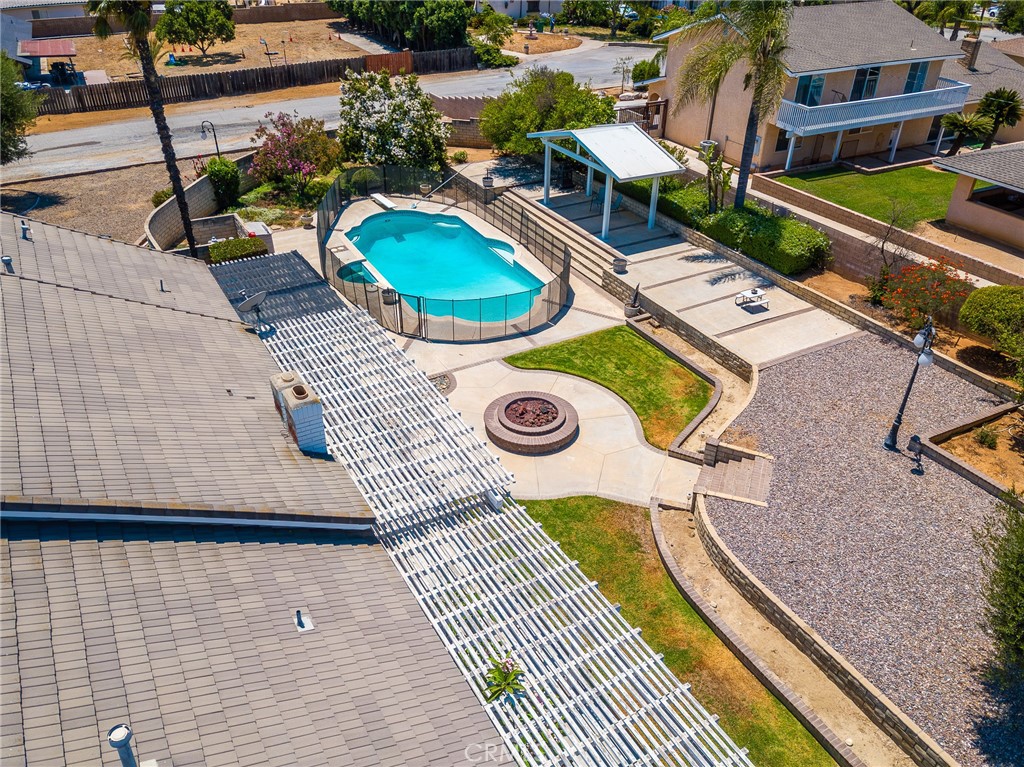 https://media.crmls.org/medias/1ce33b59-2a4b-4a41-b262-f12bf8355117.jpg?preset=X-Large